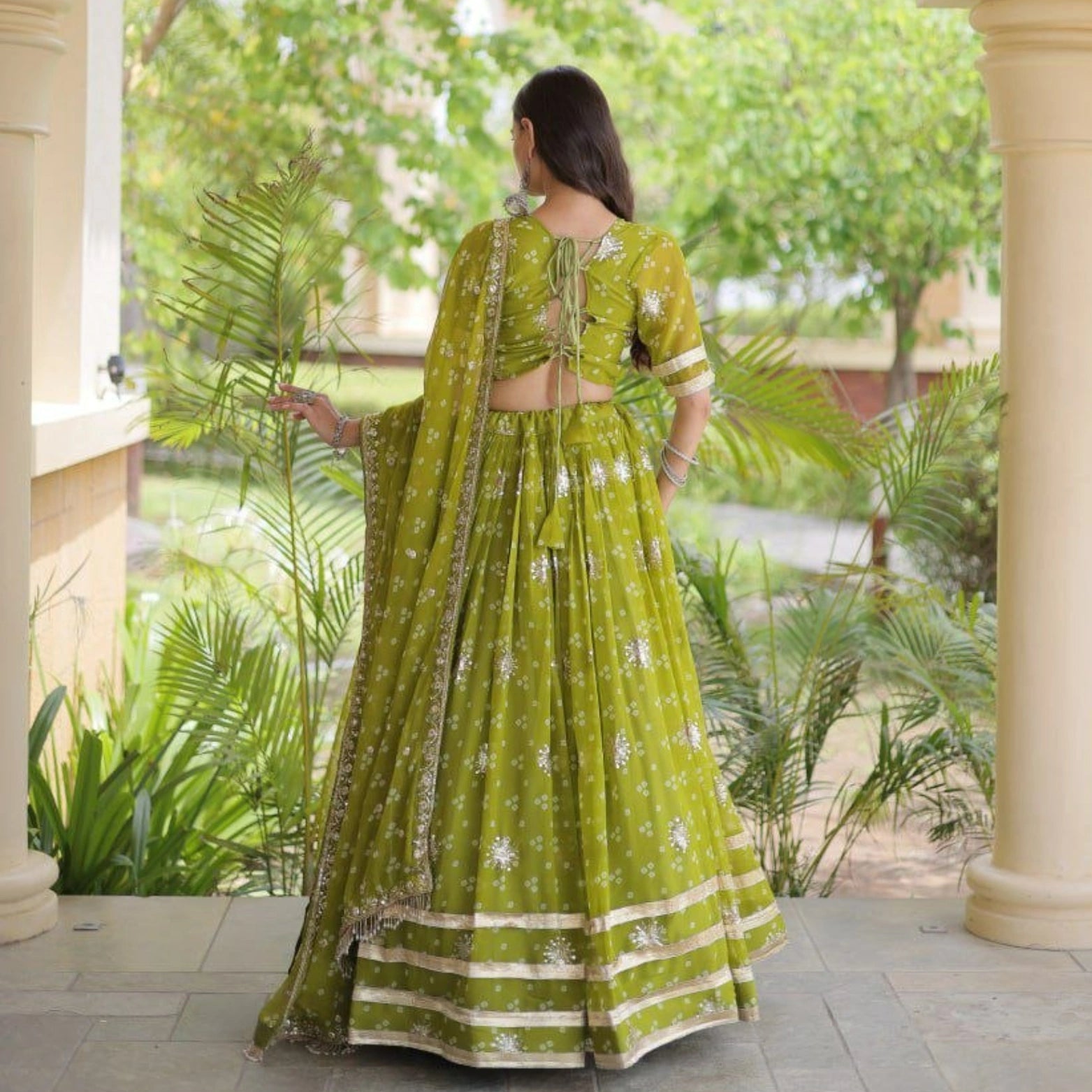 Riwaayat Bandhej Zari Lehenga Set