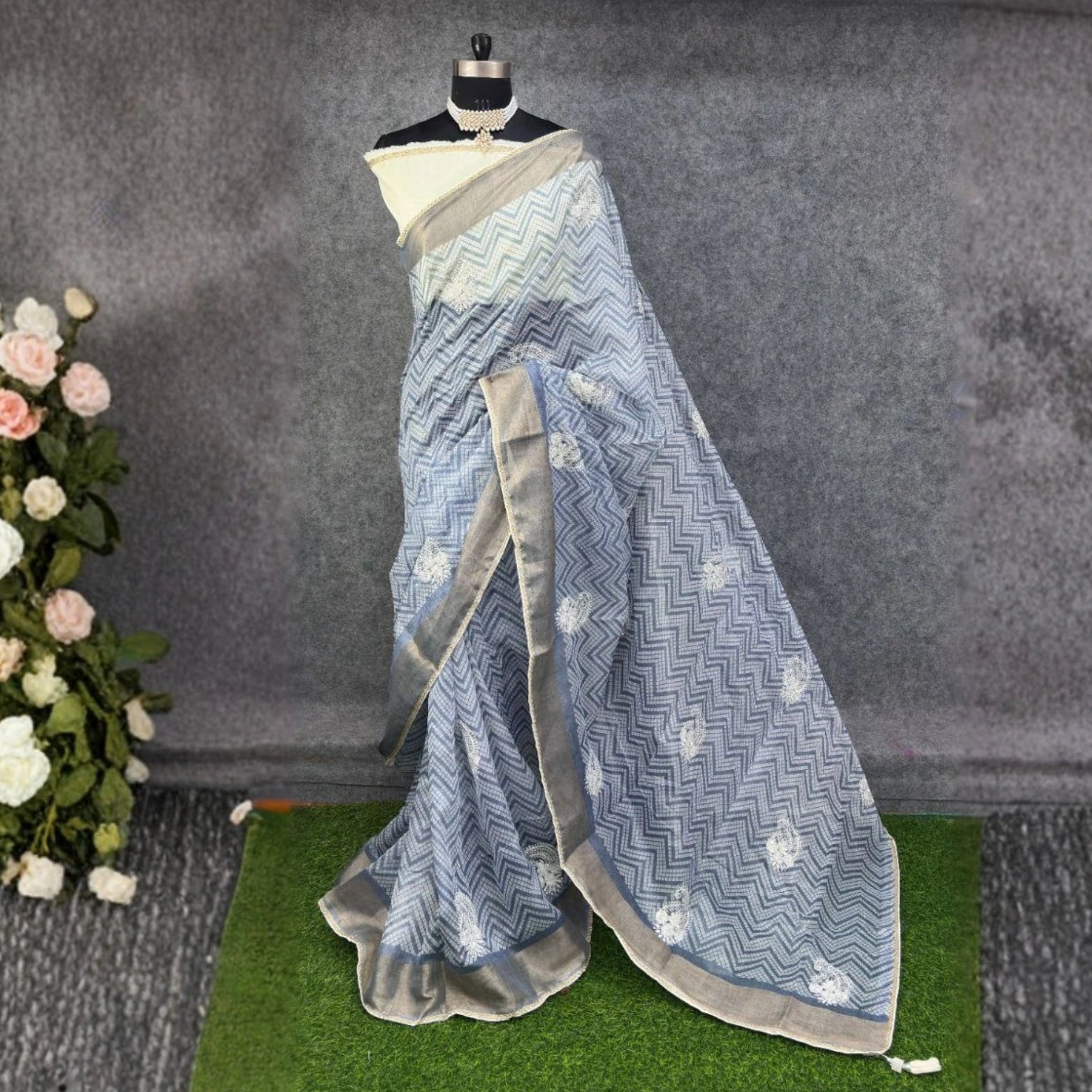 Pure Span Cotton Saree with Floral Embroidery & Zigzag Print