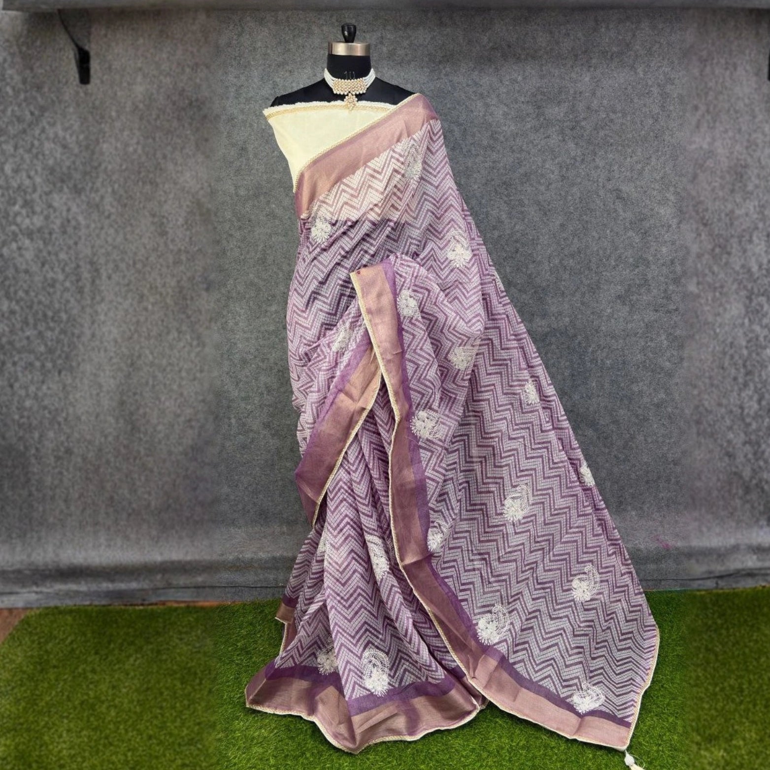 Pure Span Cotton Saree with Floral Embroidery & Zigzag Print