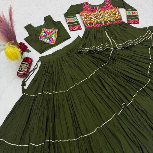 Aarohi Gamthi Mirrorwork 9-Metre Lehenga Set