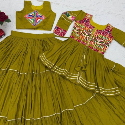 Aarohi Gamthi Mirrorwork 9-Metre Lehenga Set