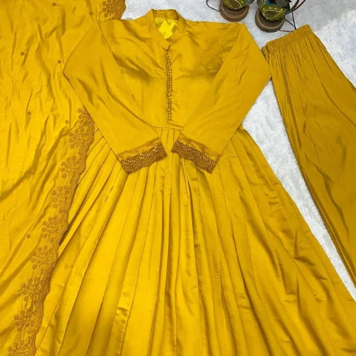 Embroidered Roman Silk Gown Set