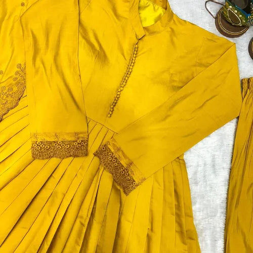 Embroidered Roman Silk Gown Set