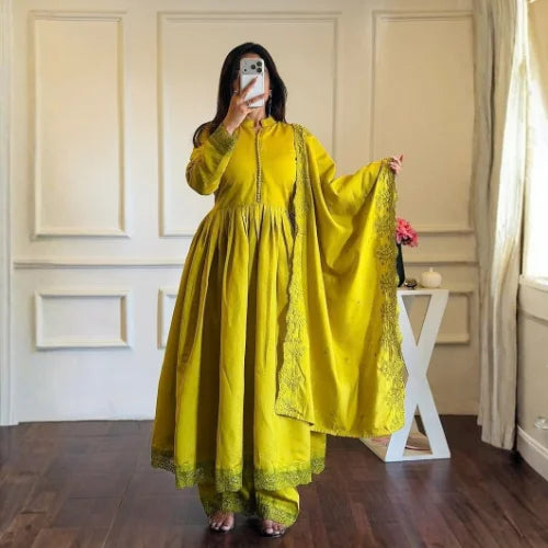 Embroidered Roman Silk Gown Set