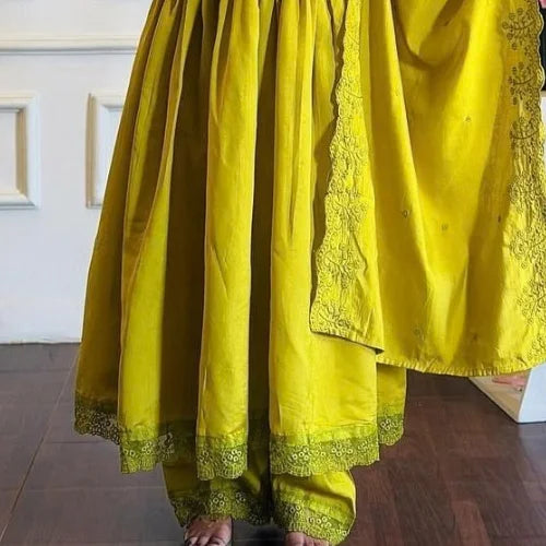 Embroidered Roman Silk Gown Set