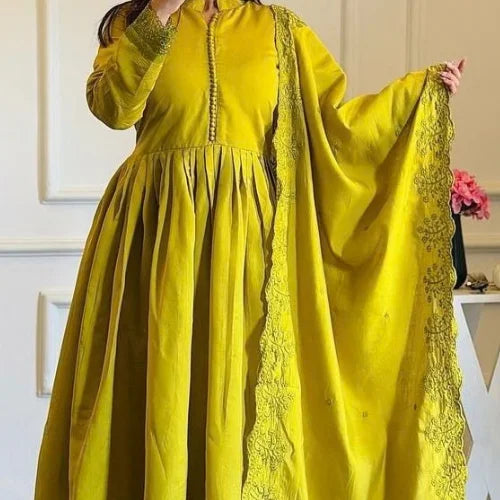Embroidered Roman Silk Gown Set