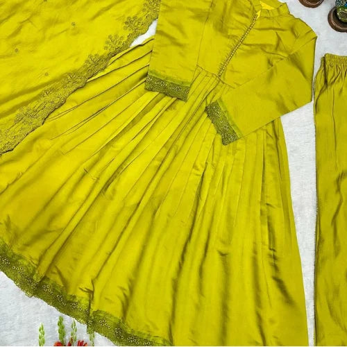 Embroidered Roman Silk Gown Set