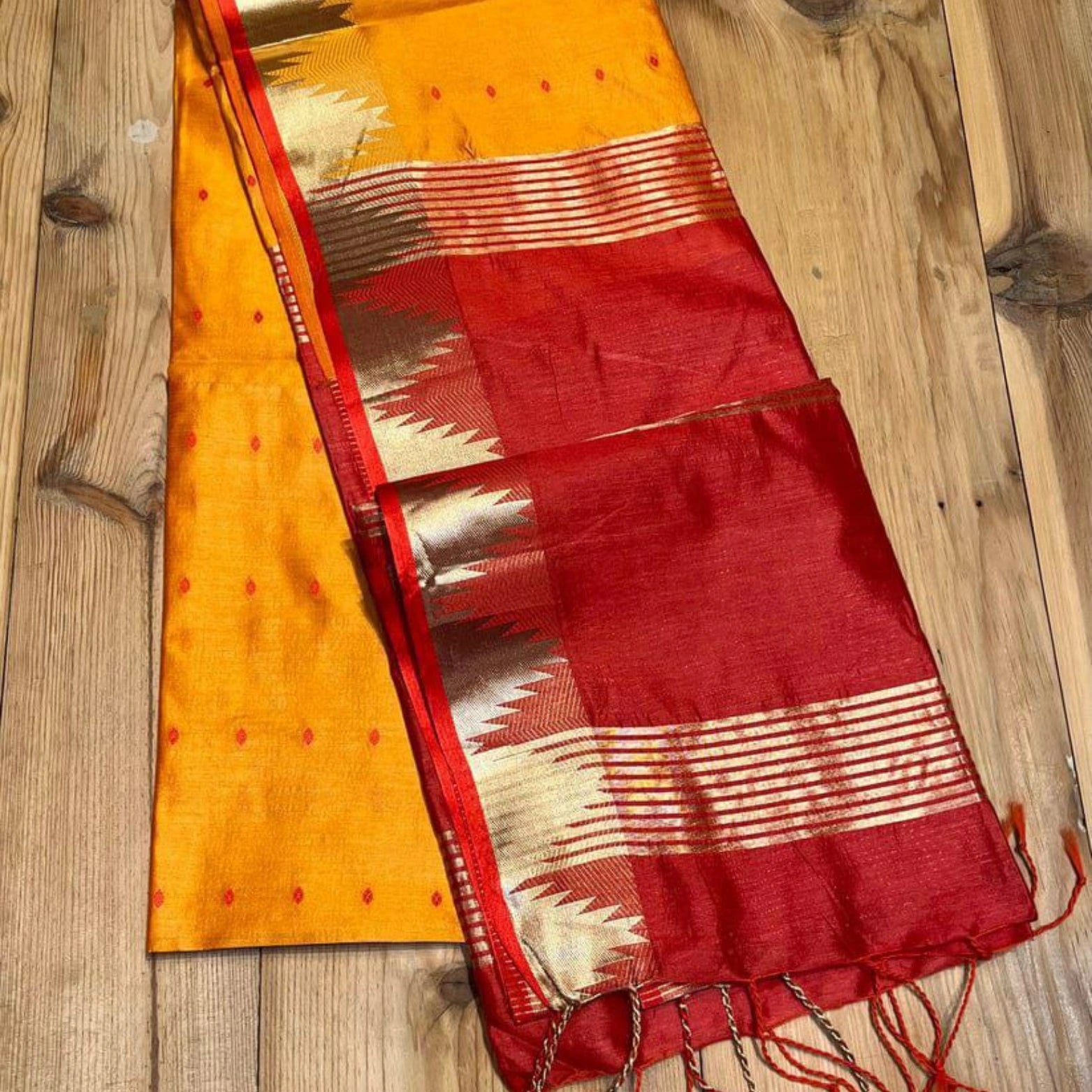 Bandhani Butti Silk Feel Saree