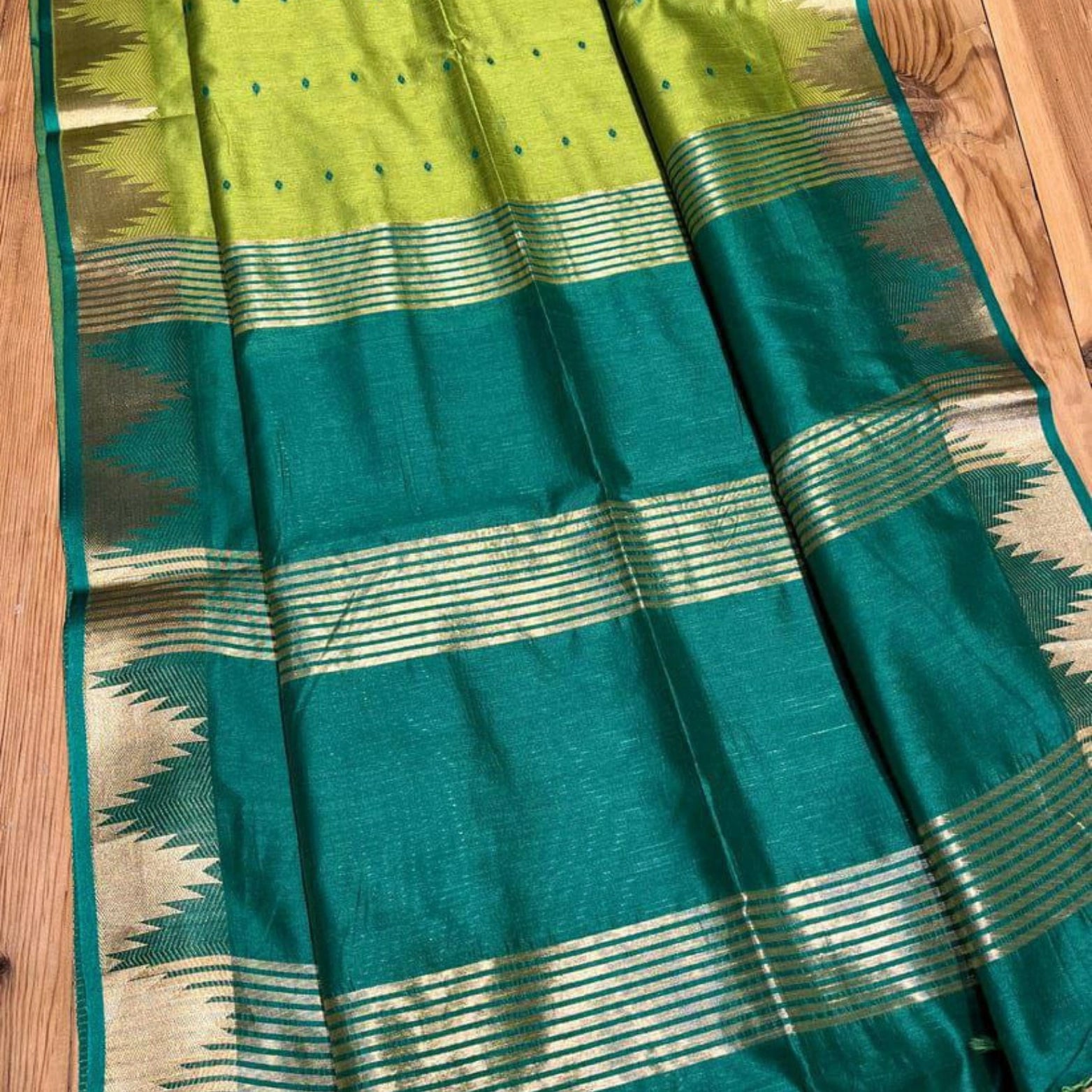 Bandhani Butti Silk Feel Saree