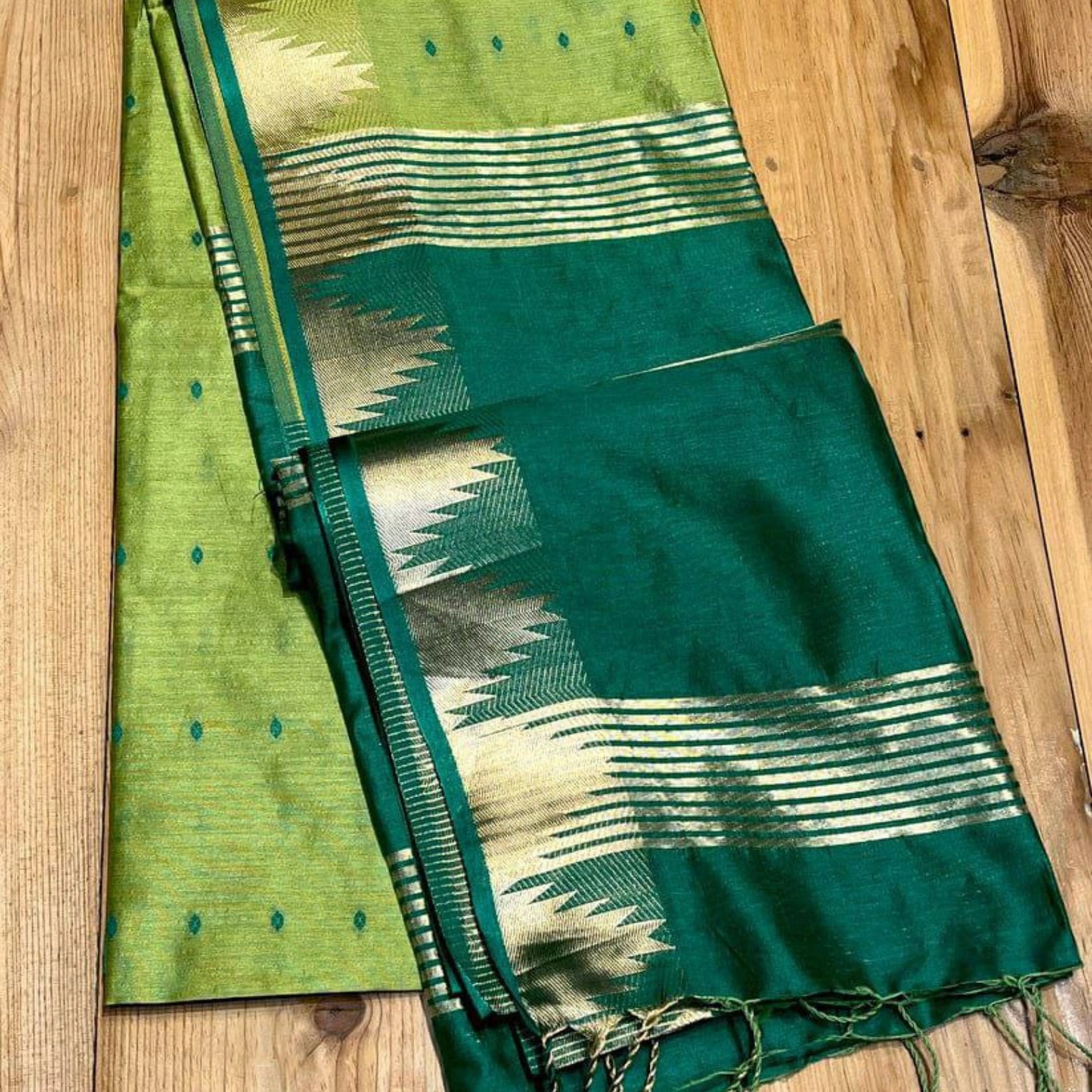 Bandhani Butti Silk Feel Saree