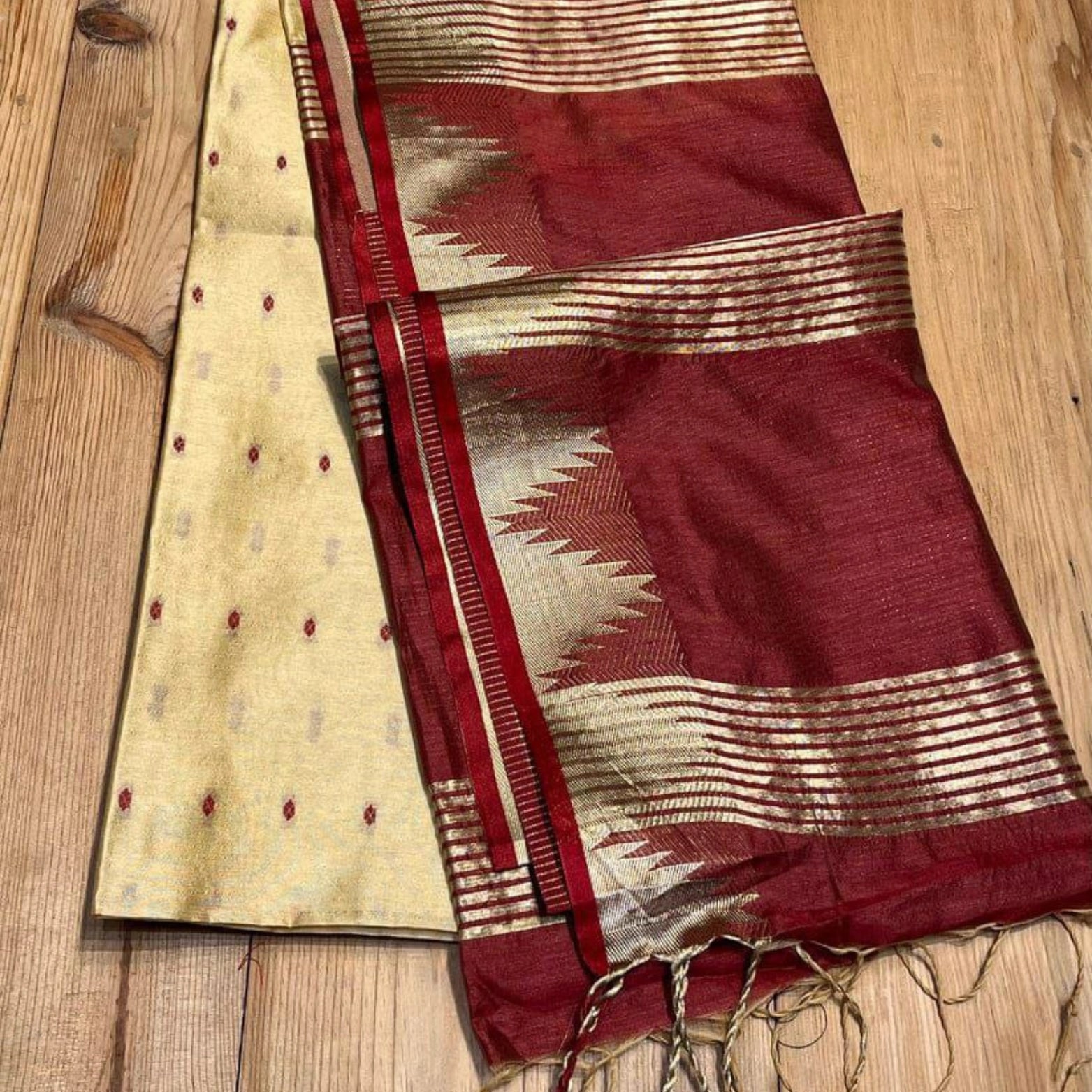 Bandhani Butti Silk Feel Saree