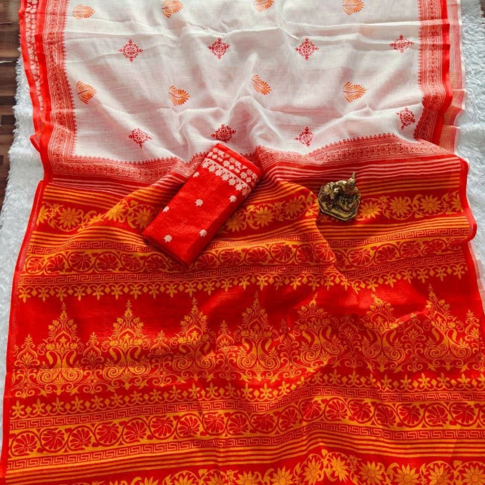 Patralekha Linen Blooming Digital Print Saree