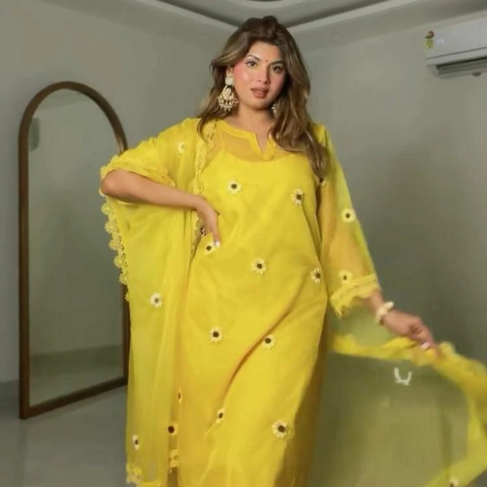 Aarohi Organza Threadwork 4-Piece Set