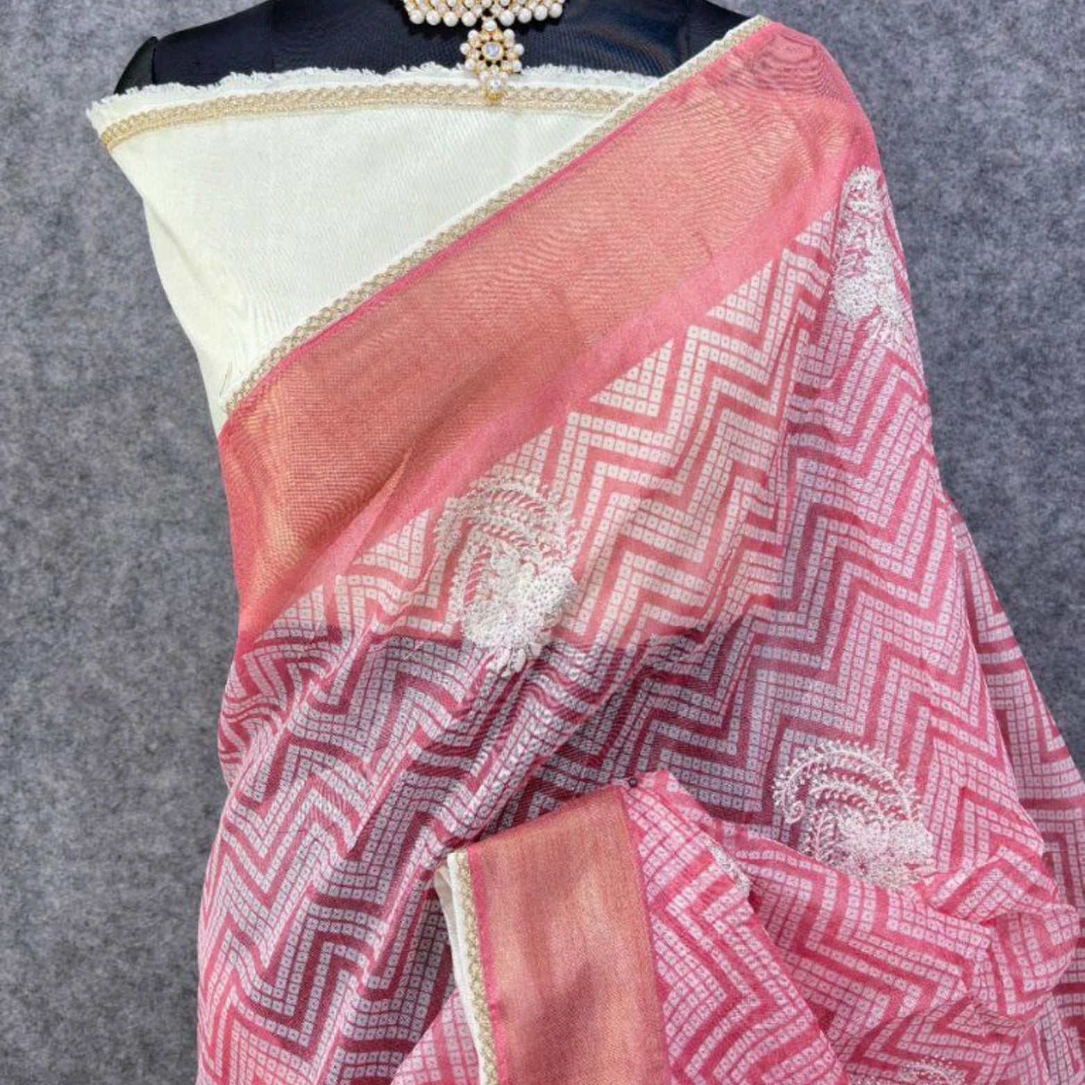 Pure Span Cotton Saree with Floral Embroidery & Zigzag Print